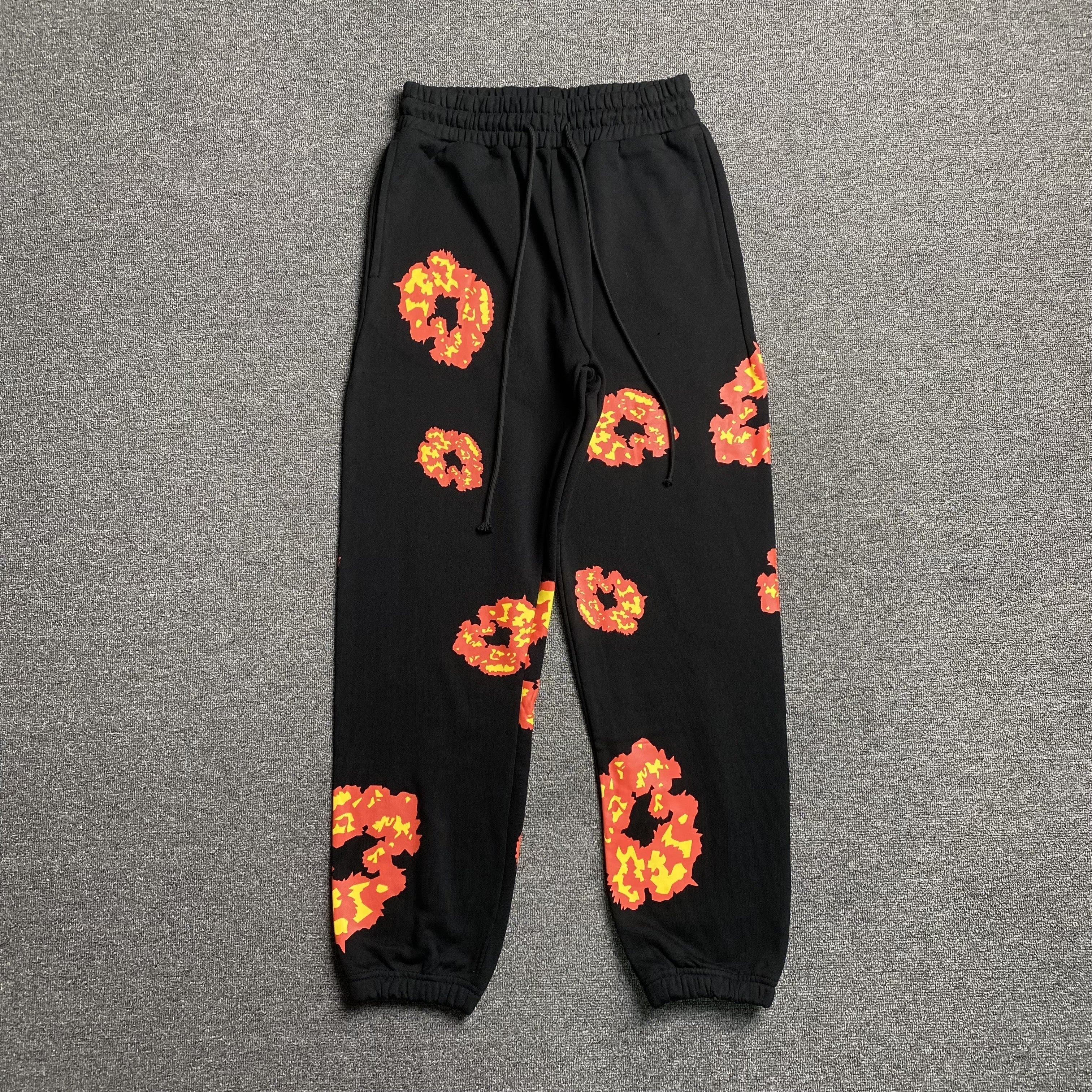 DENIM TEARS x OFFSET WREATH SWEATPANTS BLACK