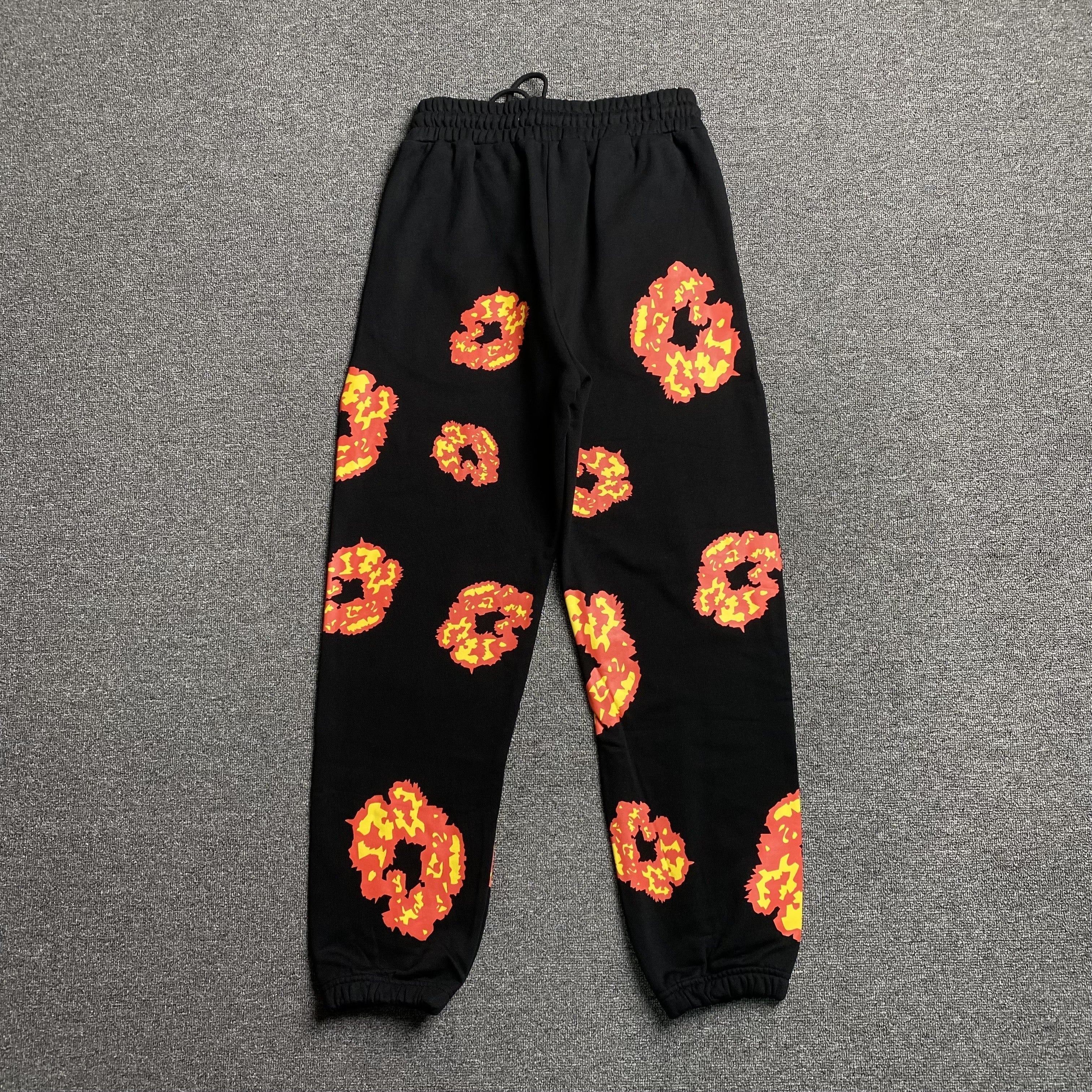DENIM TEARS x OFFSET WREATH SWEATPANTS BLACK