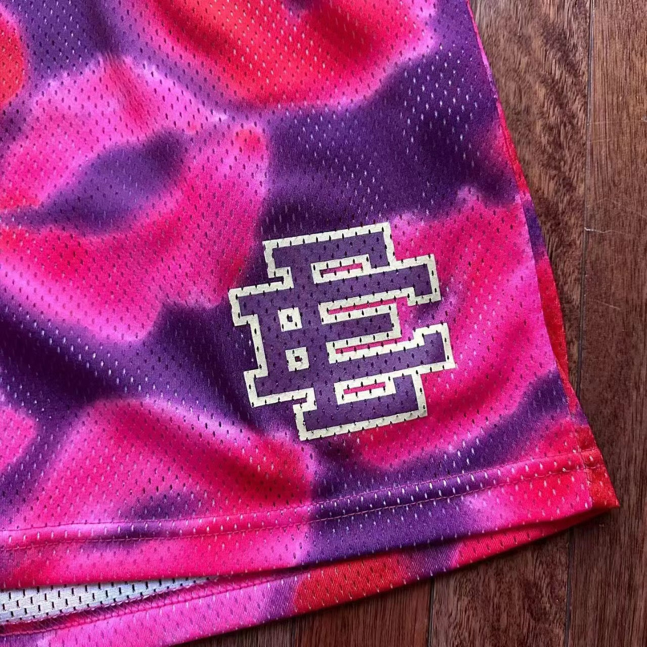 EE Shorts Kiss Lipstick