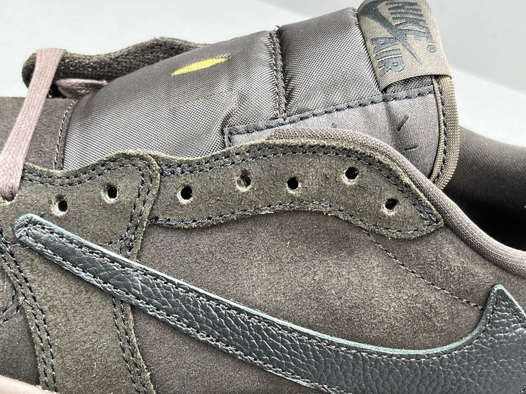 JORDAN 1 RETRO LOW OG SP x TRAVIS SCOTT VELVET BROWN