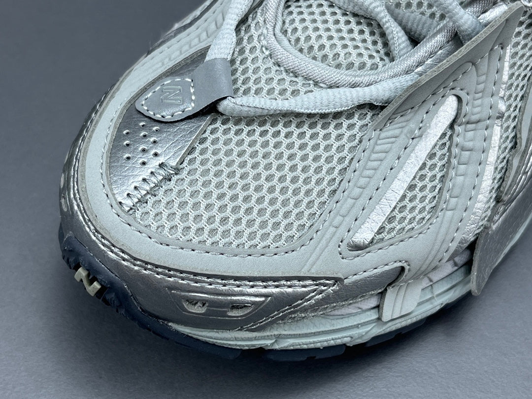 NEW BALANCE 1906A x CONCRETE SILVER