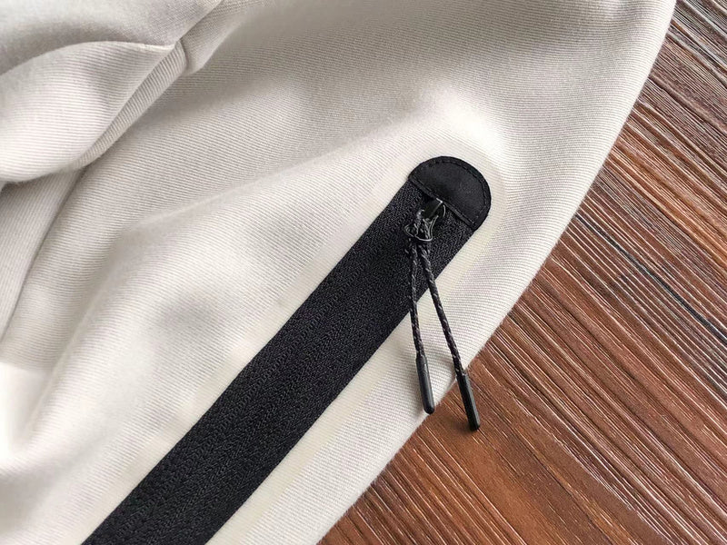 NIKE TECH FLEECE HOODIE x CREAMY WHITE