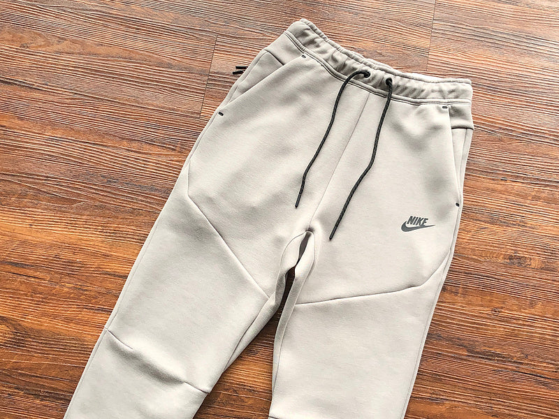 NIKE TECH FLEECE HOODIE x OLIVE GREY/ENIGMA STONE