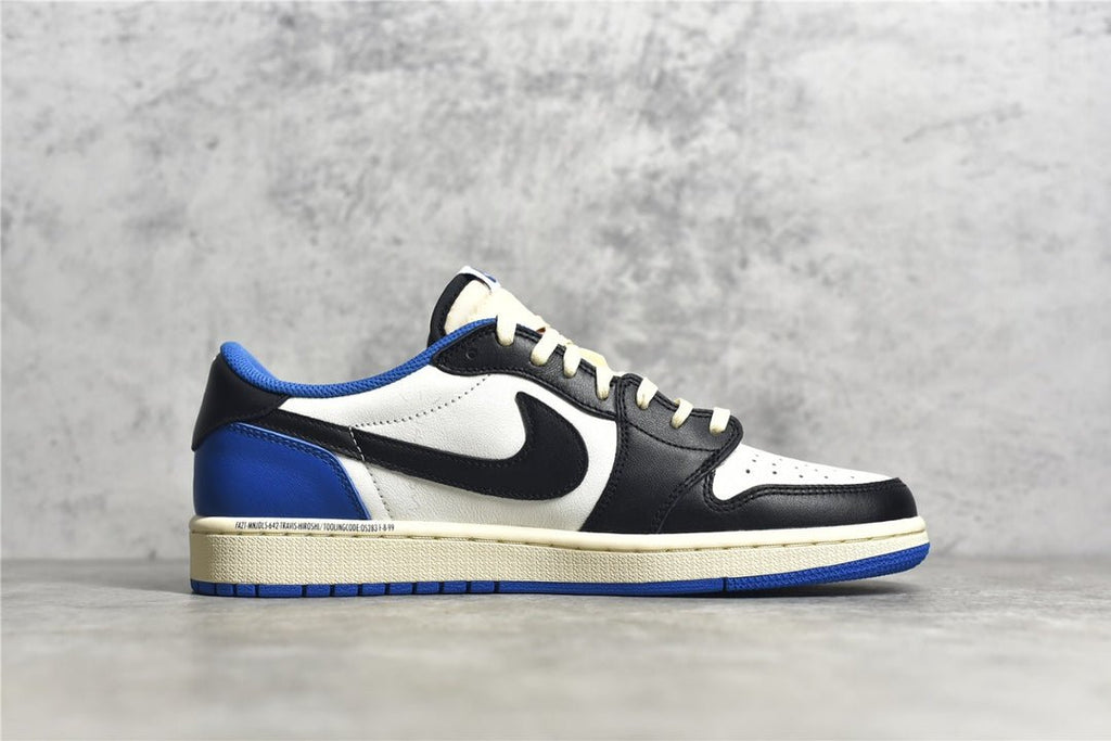 JORDAN 1 LOW x TRAVIS SCOTT FRAGMENT