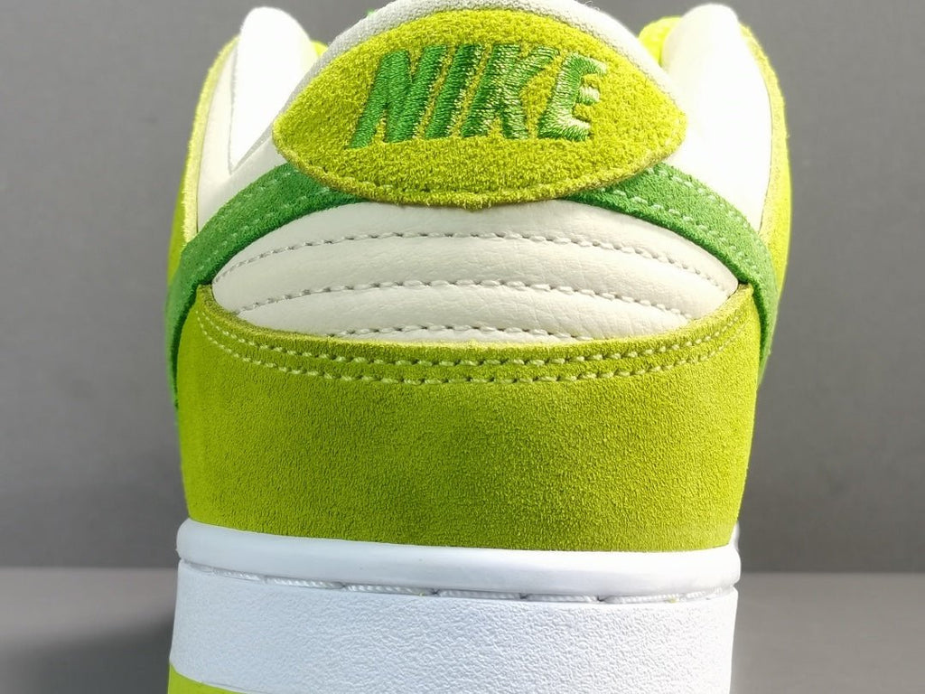 NIKE SB DUNK x GREEN APPLE