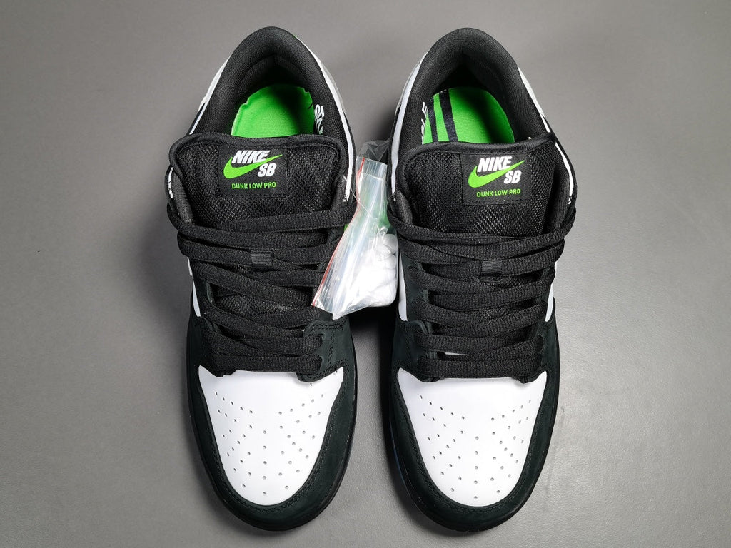 NIKE SB DUNK x STAPLE PANDA PIGEON